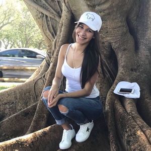 Meet your Posher, Andrea